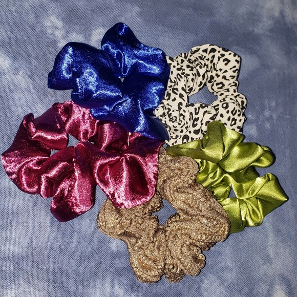 UO 5pk of scrunchies - Picture 6 of 6